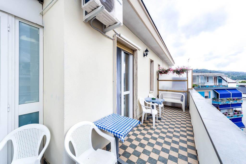 Attic Apartment Rapallo Zimmer foto